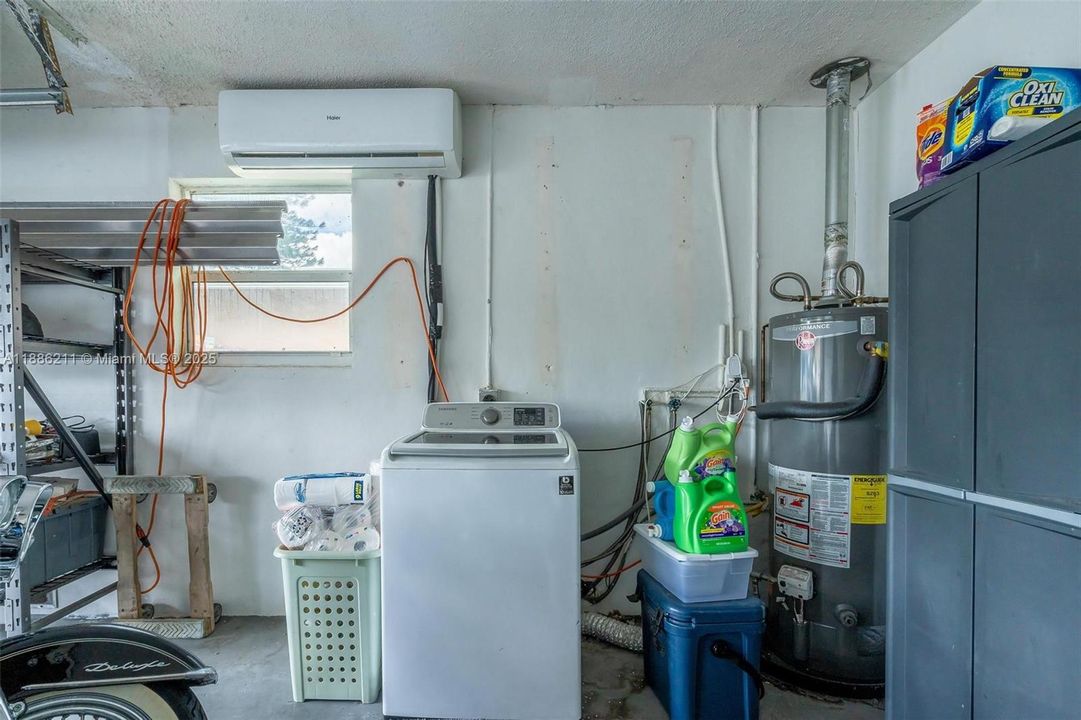 合同活跃: $665,000 (4 贝兹, 2 浴室, 2111 平方英尺)