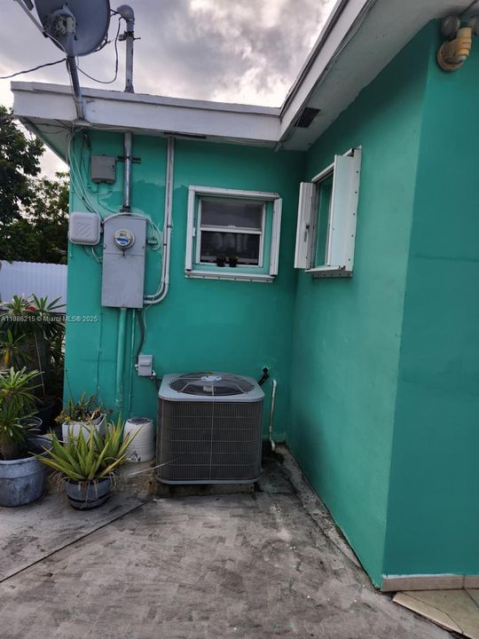 For Sale: $660,000 (3 beds, 2 baths, 2054 Square Feet)