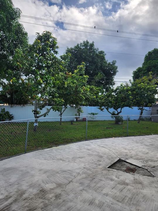 For Sale: $660,000 (3 beds, 2 baths, 2054 Square Feet)