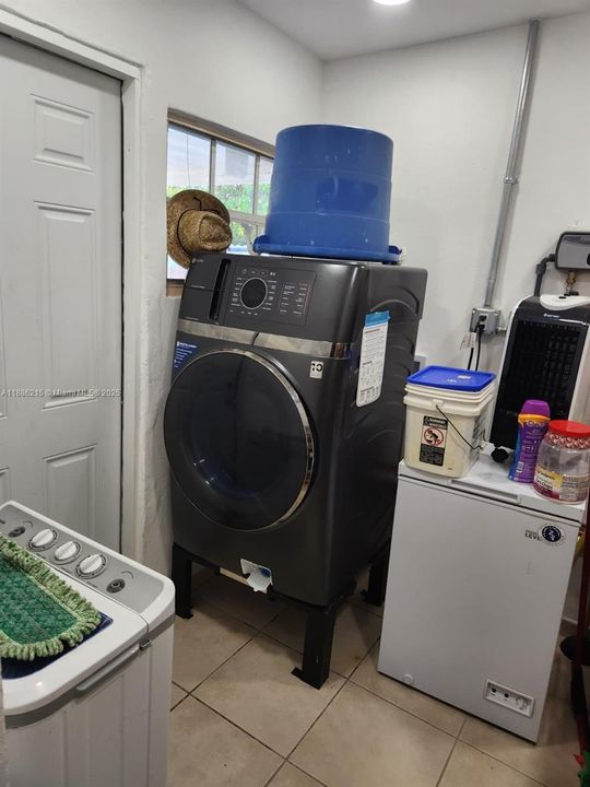 For Sale: $660,000 (3 beds, 2 baths, 2054 Square Feet)