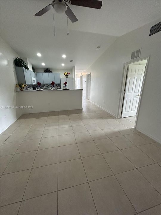 В аренду: $1,900 (3 спален, 2 ванн, 0 Квадратных фут)