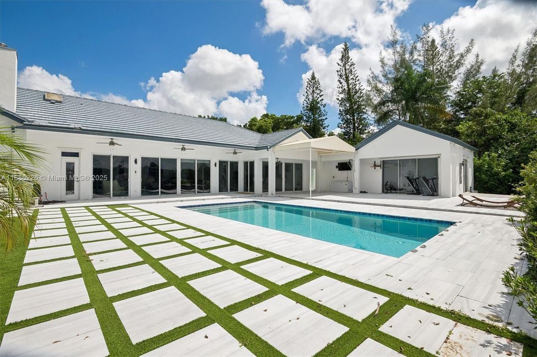 Vendido Recientemente: $1,249,500 (3 camas, 4 baños, 3314 Pies cuadrados)