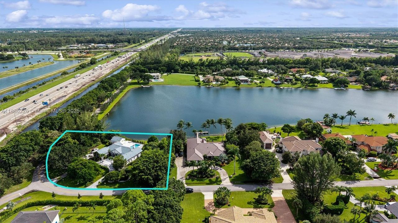 Vendido Recientemente: $1,249,500 (3 camas, 4 baños, 3314 Pies cuadrados)