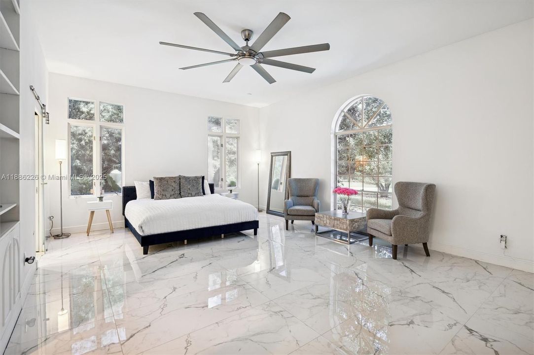 Vendido Recientemente: $1,249,500 (3 camas, 4 baños, 3314 Pies cuadrados)