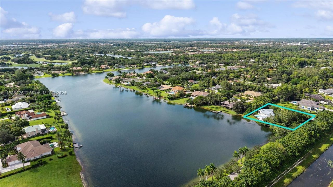 Vendido Recientemente: $1,249,500 (3 camas, 4 baños, 3314 Pies cuadrados)