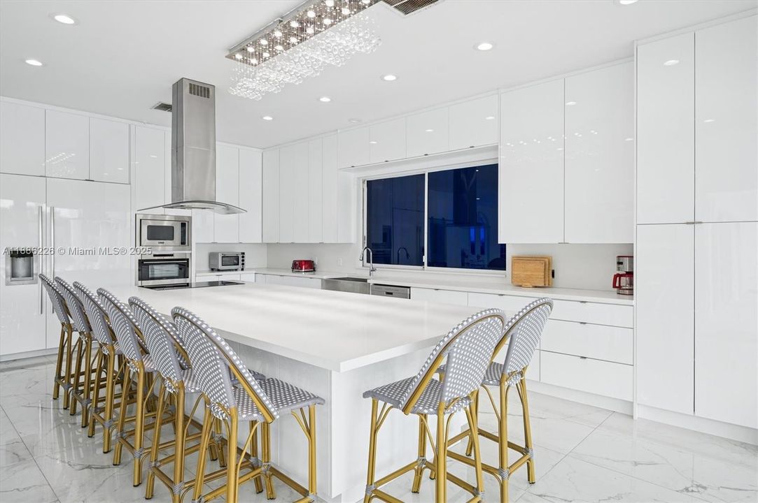 Vendido Recientemente: $1,249,500 (3 camas, 4 baños, 3314 Pies cuadrados)