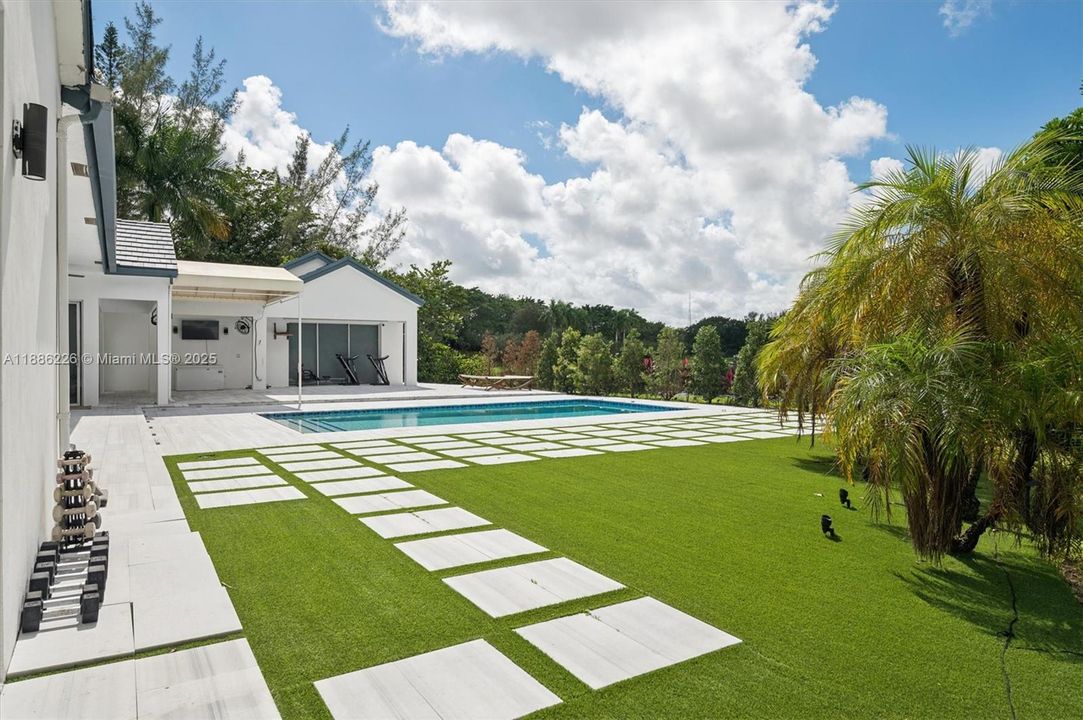 Vendido Recientemente: $1,249,500 (3 camas, 4 baños, 3314 Pies cuadrados)