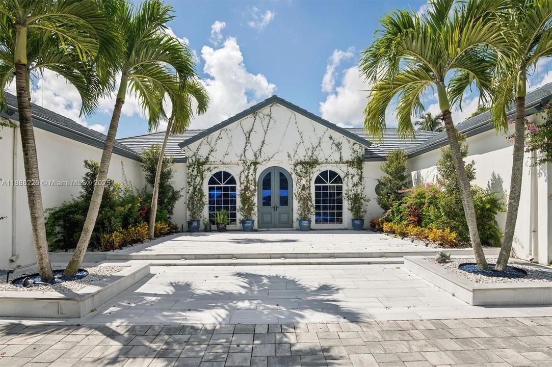 Vendido Recientemente: $1,249,500 (3 camas, 4 baños, 3314 Pies cuadrados)