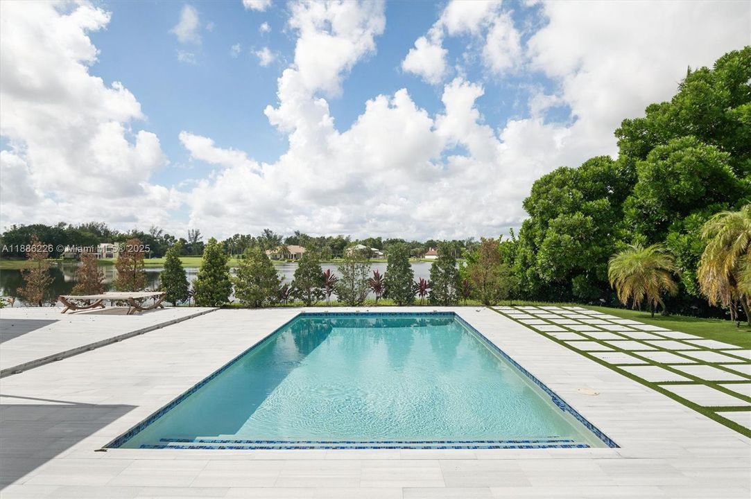 Vendido Recientemente: $1,249,500 (3 camas, 4 baños, 3314 Pies cuadrados)