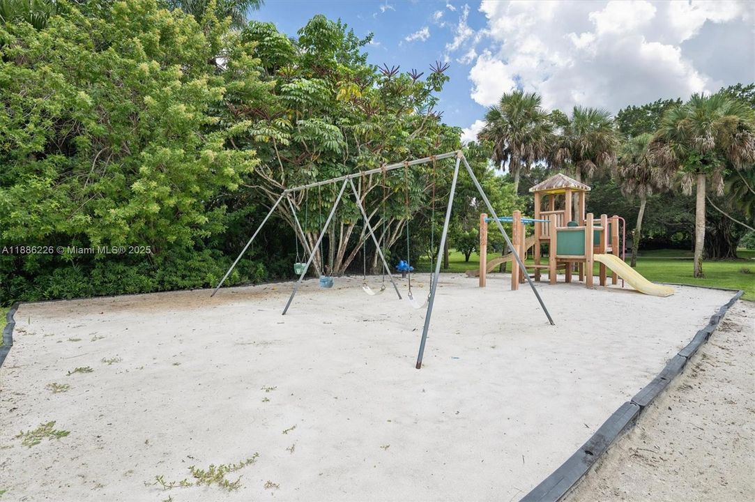 Vendido Recientemente: $1,249,500 (3 camas, 4 baños, 3314 Pies cuadrados)