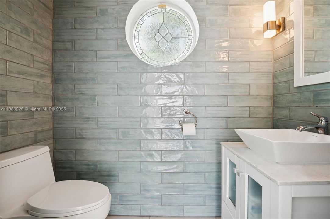 Vendido Recientemente: $1,249,500 (3 camas, 4 baños, 3314 Pies cuadrados)