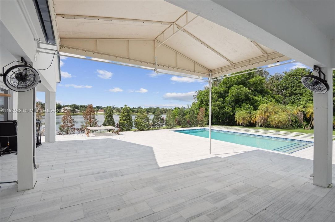 Vendido Recientemente: $1,249,500 (3 camas, 4 baños, 3314 Pies cuadrados)