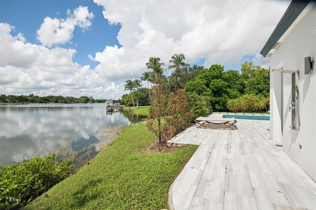 Vendido Recientemente: $1,249,500 (3 camas, 4 baños, 3314 Pies cuadrados)