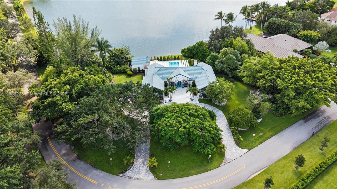 Vendido Recientemente: $1,249,500 (3 camas, 4 baños, 3314 Pies cuadrados)