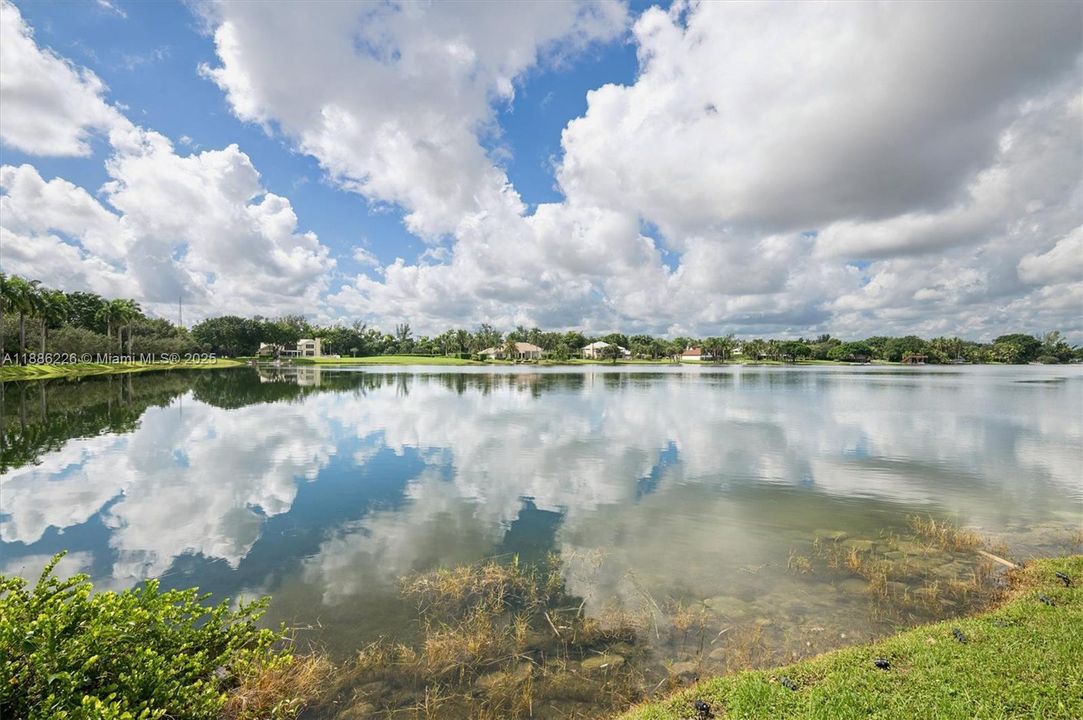 Vendido Recientemente: $1,249,500 (3 camas, 4 baños, 3314 Pies cuadrados)