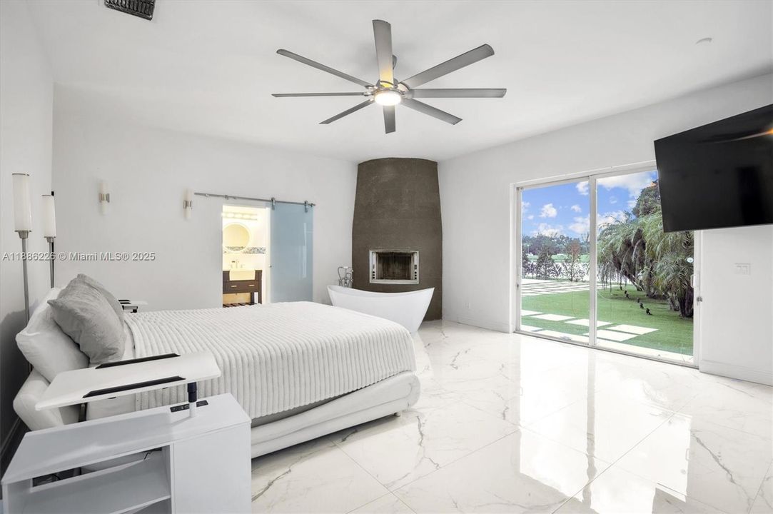 Vendido Recientemente: $1,249,500 (3 camas, 4 baños, 3314 Pies cuadrados)