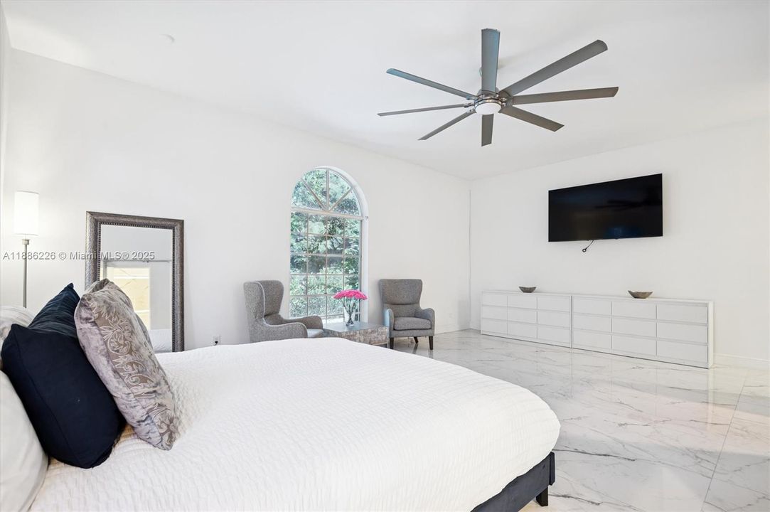 Vendido Recientemente: $1,249,500 (3 camas, 4 baños, 3314 Pies cuadrados)