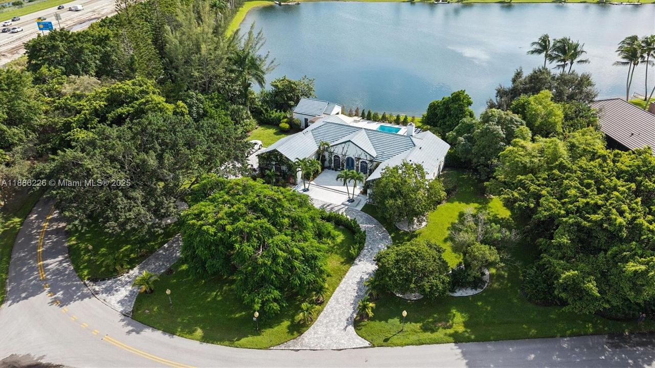 Vendido Recientemente: $1,249,500 (3 camas, 4 baños, 3314 Pies cuadrados)