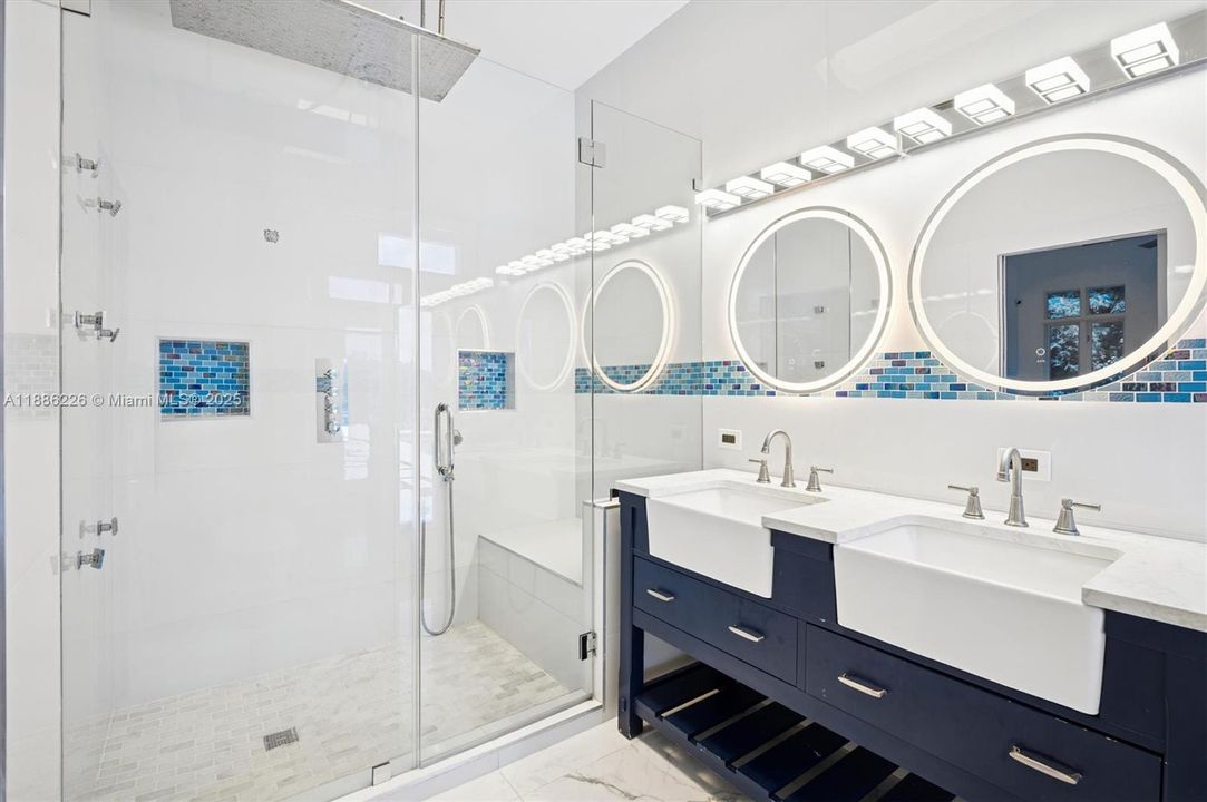 Vendido Recientemente: $1,249,500 (3 camas, 4 baños, 3314 Pies cuadrados)