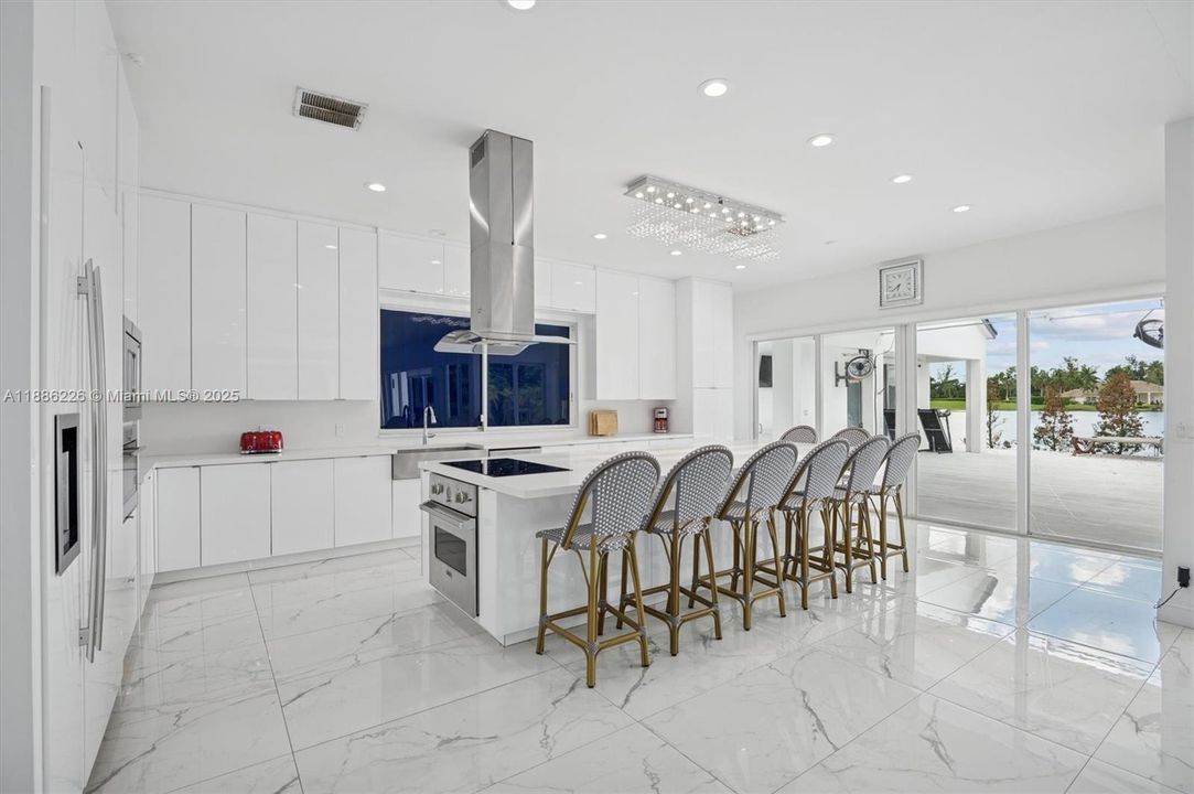 Vendido Recientemente: $1,249,500 (3 camas, 4 baños, 3314 Pies cuadrados)