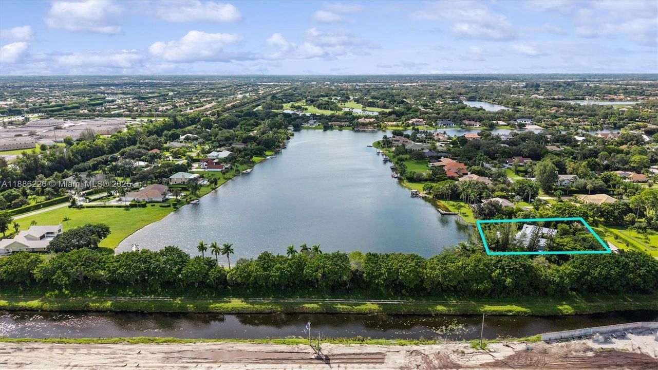 Vendido Recientemente: $1,249,500 (3 camas, 4 baños, 3314 Pies cuadrados)