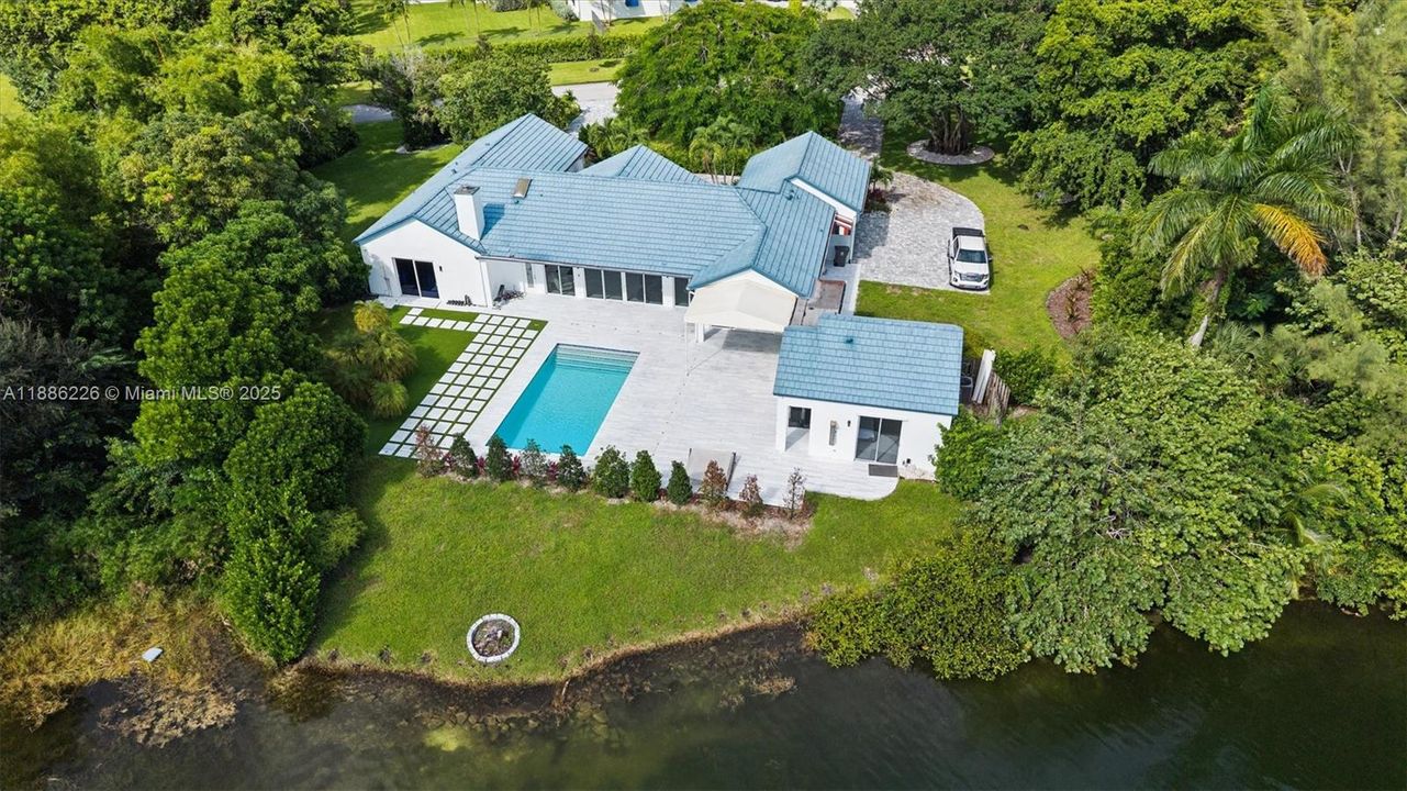 Vendido Recientemente: $1,249,500 (3 camas, 4 baños, 3314 Pies cuadrados)