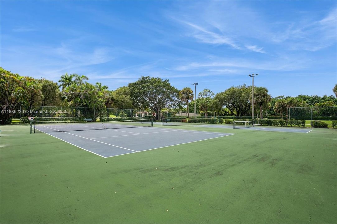 Vendido Recientemente: $1,249,500 (3 camas, 4 baños, 3314 Pies cuadrados)