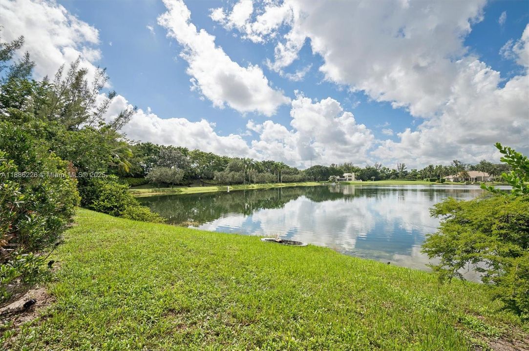 Vendido Recientemente: $1,249,500 (3 camas, 4 baños, 3314 Pies cuadrados)