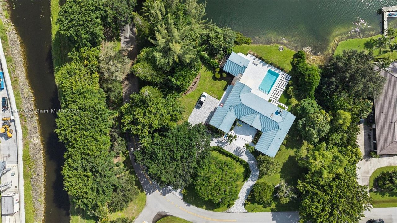 Vendido Recientemente: $1,249,500 (3 camas, 4 baños, 3314 Pies cuadrados)