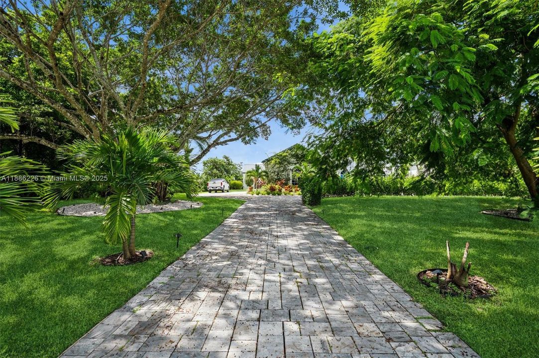 Vendido Recientemente: $1,249,500 (3 camas, 4 baños, 3314 Pies cuadrados)