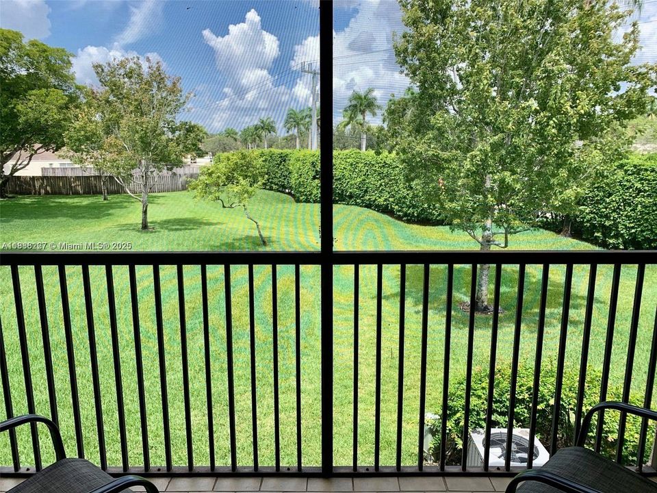 Под контрактом: $2,300 (2 спален, 2 ванн, 800 Квадратных фут)