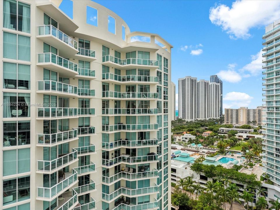 For Sale: $1,425,000 (3 beds, 3 baths, 1892 Square Feet)