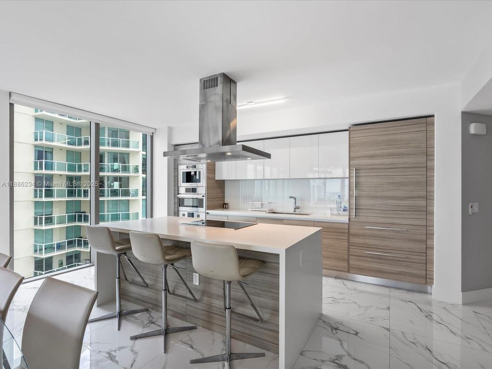 For Sale: $1,425,000 (3 beds, 3 baths, 1892 Square Feet)