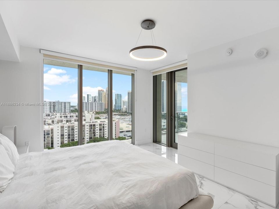 For Sale: $1,425,000 (3 beds, 3 baths, 1892 Square Feet)