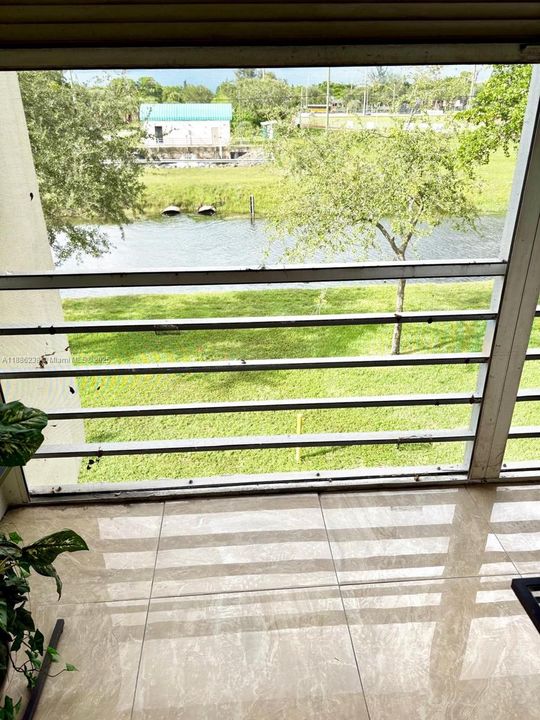 На продажу: $89,500 (2 спален, 2 ванн, 850 Квадратных фут)