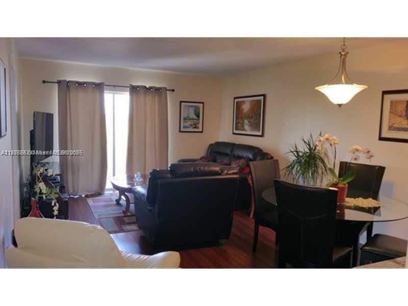 For Sale: $219,500 (2 beds, 1 baths, 850 Square Feet)