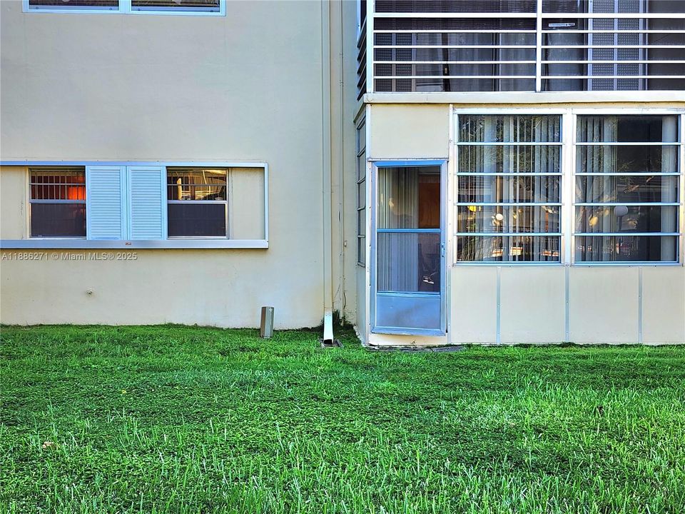 Access to Community Clubhouse, Pool, Shuffleboard & BBQs