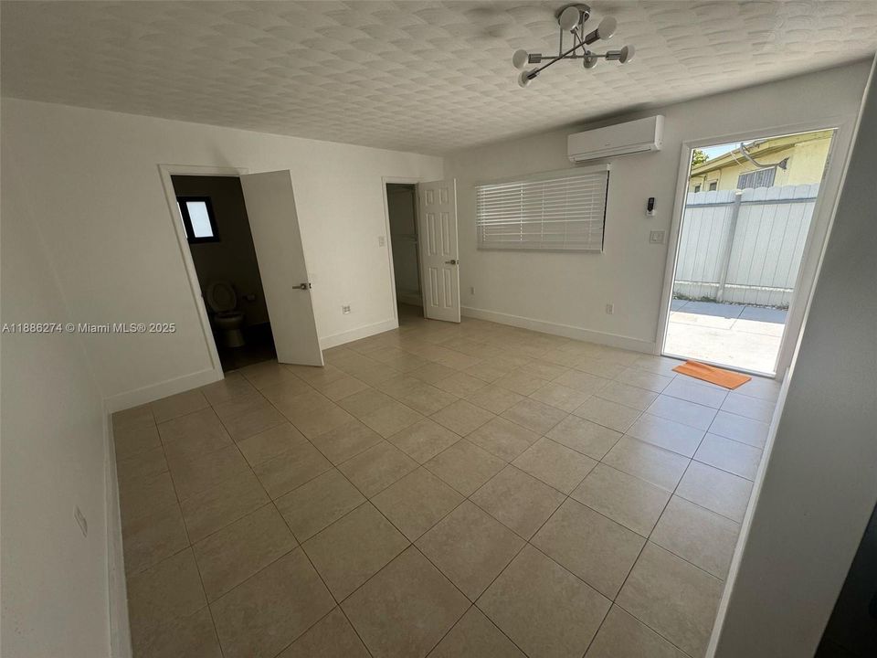 最近租的: $1,400 (1 贝兹, 1 浴室, 1638 平方英尺)