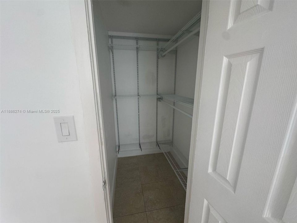 最近租的: $1,400 (1 贝兹, 1 浴室, 1638 平方英尺)