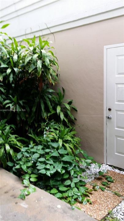 Active With Contract: $439,000 (2 beds, 2 baths, 840 Square Feet)