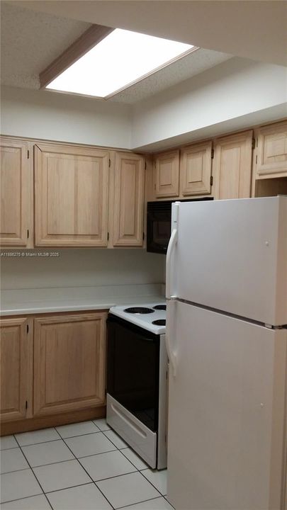 Active With Contract: $439,000 (2 beds, 2 baths, 840 Square Feet)