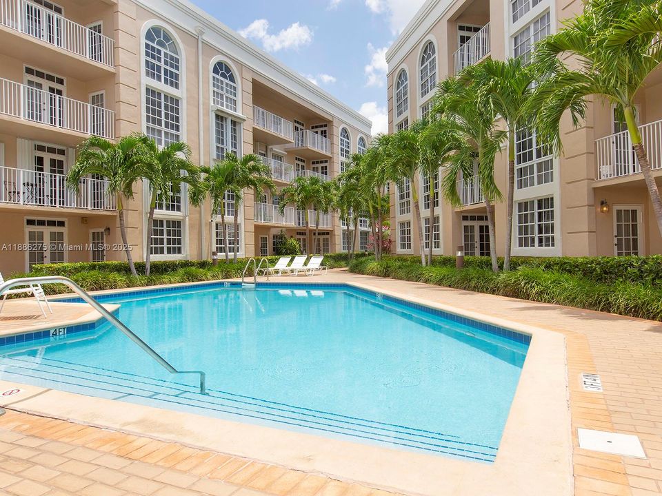 Active With Contract: $439,000 (2 beds, 2 baths, 840 Square Feet)