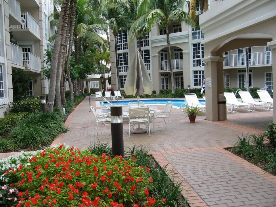 Active With Contract: $439,000 (2 beds, 2 baths, 840 Square Feet)