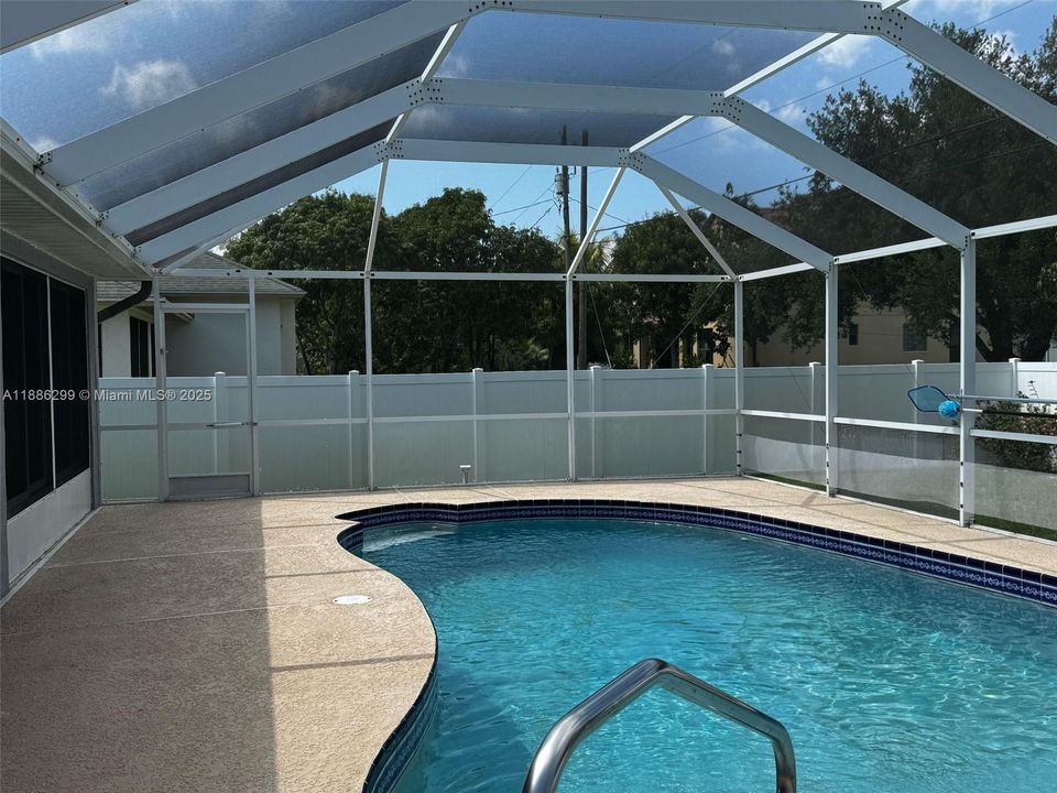 Active With Contract: $430,000 (3 beds, 2 baths, 1534 Square Feet)