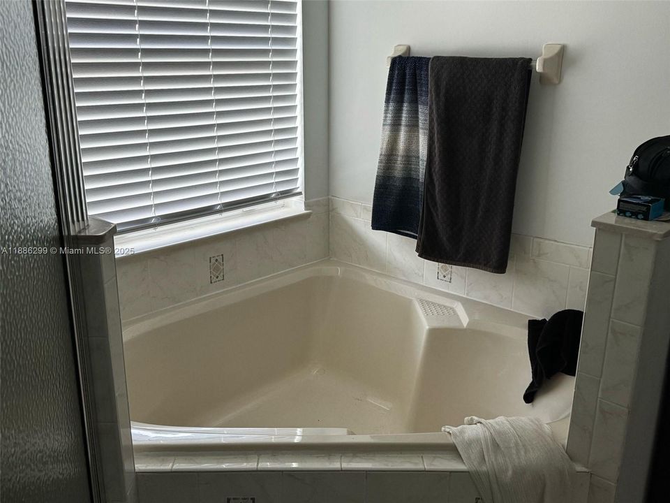 Active With Contract: $430,000 (3 beds, 2 baths, 1534 Square Feet)