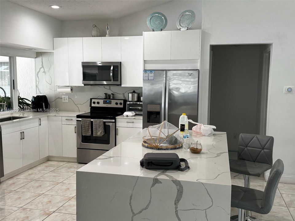 Active With Contract: $430,000 (3 beds, 2 baths, 1534 Square Feet)