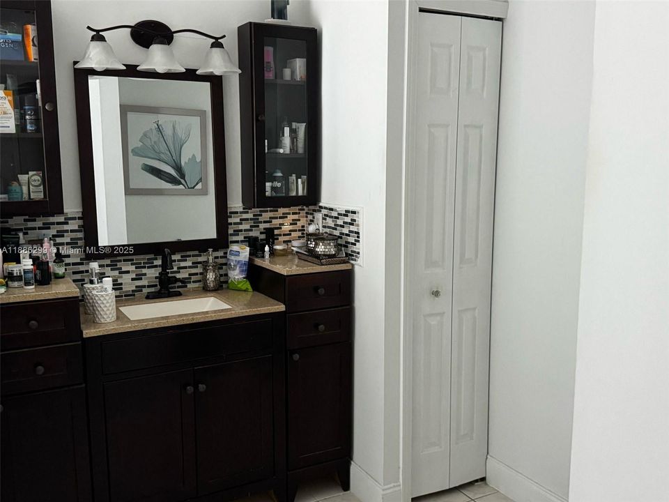 Active With Contract: $430,000 (3 beds, 2 baths, 1534 Square Feet)