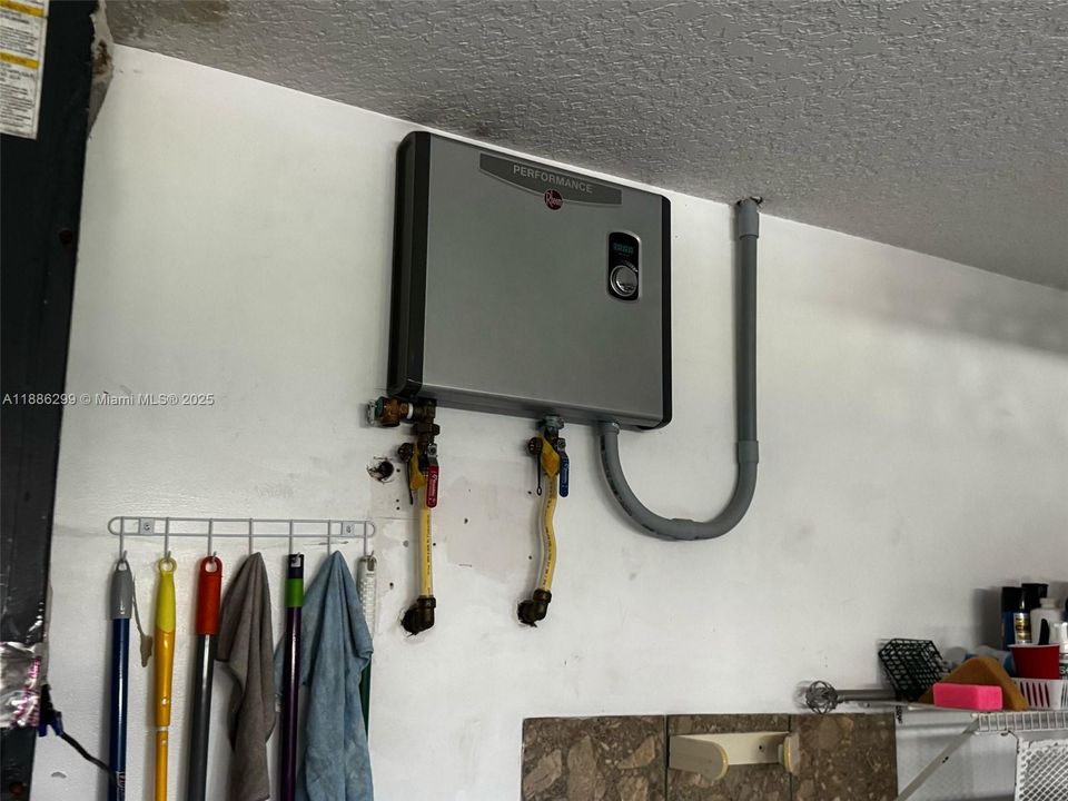 Active With Contract: $430,000 (3 beds, 2 baths, 1534 Square Feet)