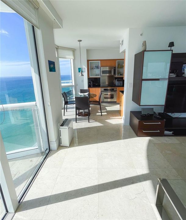 Active With Contract: $11,500 (3 beds, 2 baths, 1761 Square Feet)