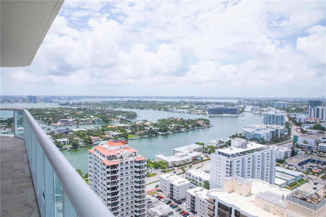 Active With Contract: $11,500 (3 beds, 2 baths, 1761 Square Feet)